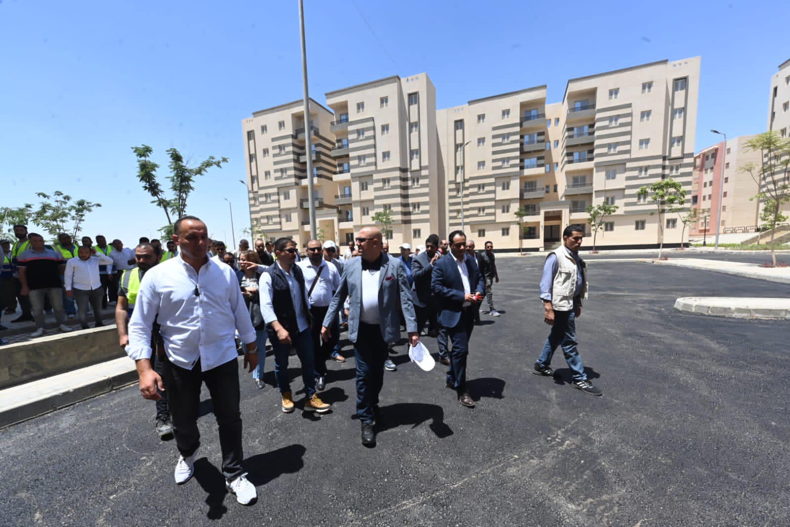 وزير الإسكان يتفقد وحدات المبادرة الرئاسية "سكن كل المصريين" بمدينة حدائق أكتوبر